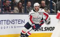 Obránce Washington Capitals Matt Roy zmeškal trénink kvůli zranění